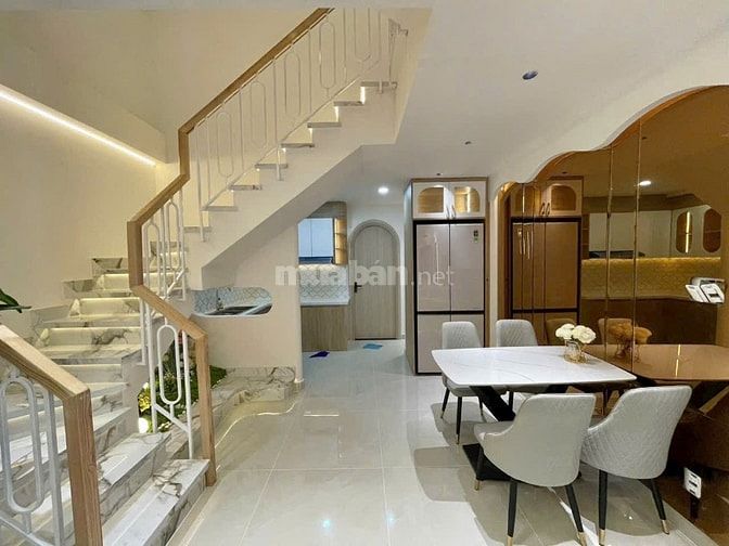 Bán nhà Hẻm Xe Hơi. Nhà mới 100%. Full nội thất cao cấp. 50m² đất.