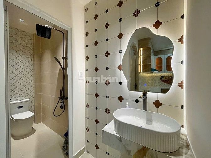 Bán nhà Hẻm Xe Hơi. Nhà mới 100%. Full nội thất cao cấp. 50m² đất.