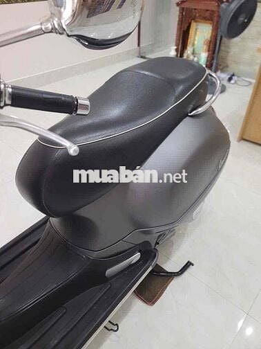 Piaggio Vespa GTS 125 Xám