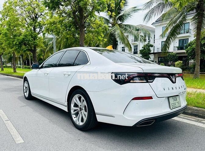 VinFast Lux A2.0 Plus 2022 Trắng 8600 km