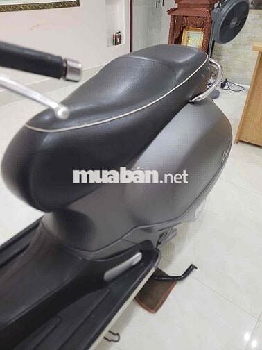 Piaggio Vespa GTS 125 Xám