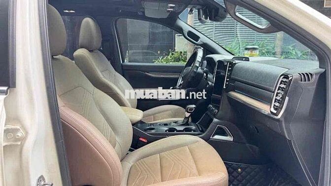 Everest Titanium 1 Cầu Xe Đẹp Bán Tại Hãng Ford