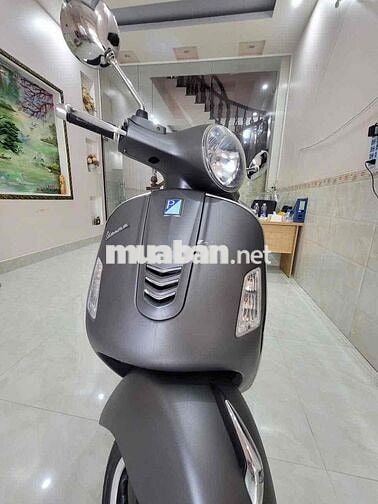 Piaggio Vespa GTS 125 Xám