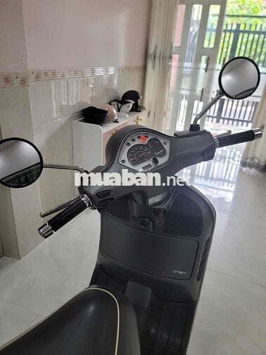 Piaggio Vespa GTS 125 Xám