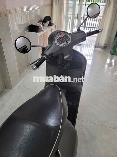 Piaggio Vespa GTS 125 Xám