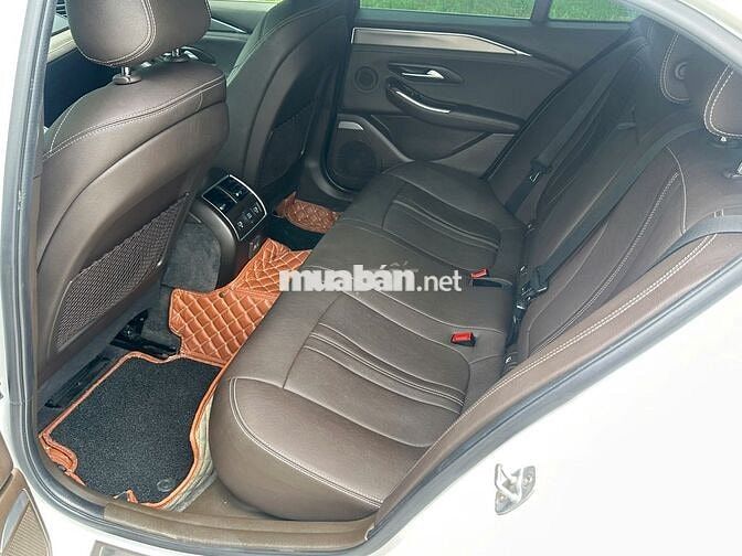 VinFast Lux A2.0 Plus 2022 Trắng 8600 km
