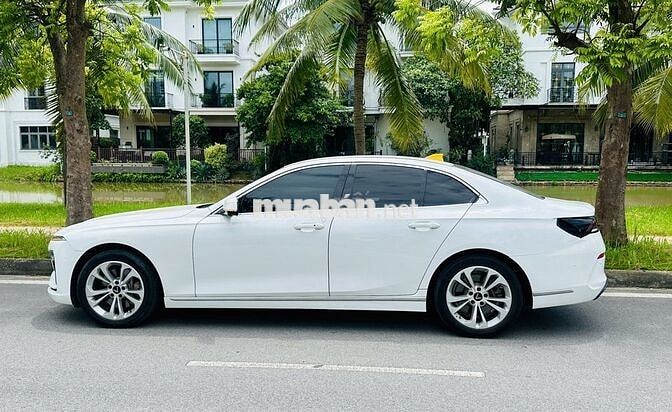 VinFast Lux A2.0 Plus 2022 Trắng 8600 km