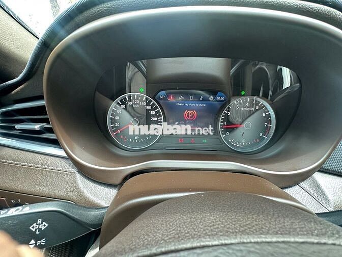 VinFast Lux A2.0 Plus 2022 Trắng 8600 km