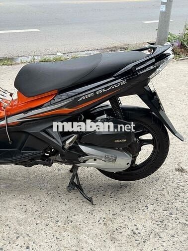Honda Air Blade Tự động Cam đen