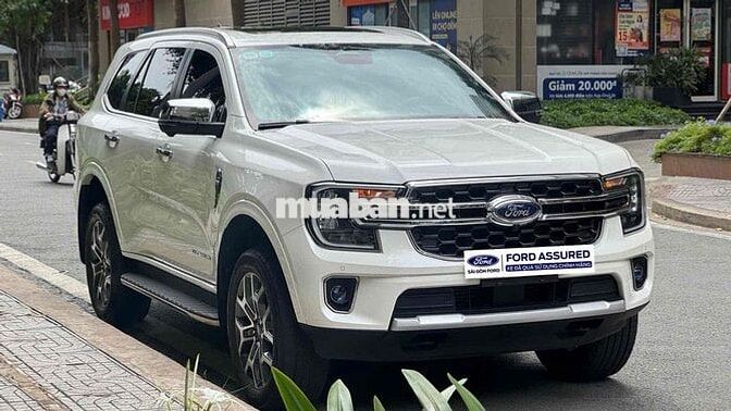 Everest Titanium 1 Cầu Xe Đẹp Bán Tại Hãng Ford