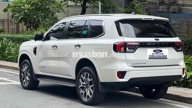 Everest Titanium 1 Cầu Xe Đẹp Bán Tại Hãng Ford