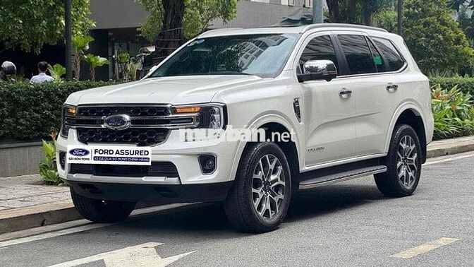 Everest Titanium 1 Cầu Xe Đẹp Bán Tại Hãng Ford