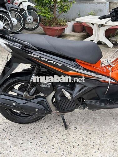 Honda Air Blade Tự động Cam đen