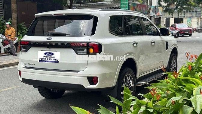 Everest Titanium 1 Cầu Xe Đẹp Bán Tại Hãng Ford