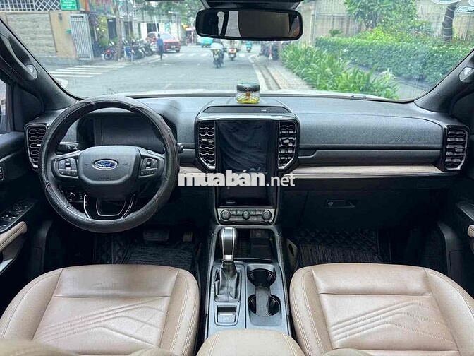Everest Titanium 1 Cầu Xe Đẹp Bán Tại Hãng Ford