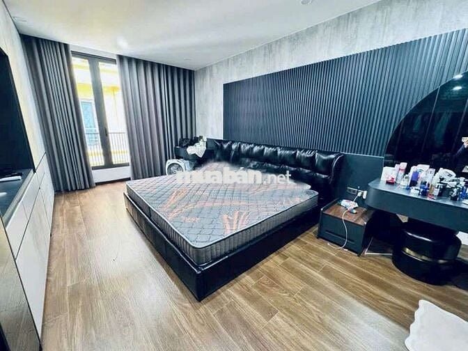 Việt Hưng - Nhà 60m2-  5 Tầng, Thang Máy. - Gara -Full Đồ - 16,5Tr