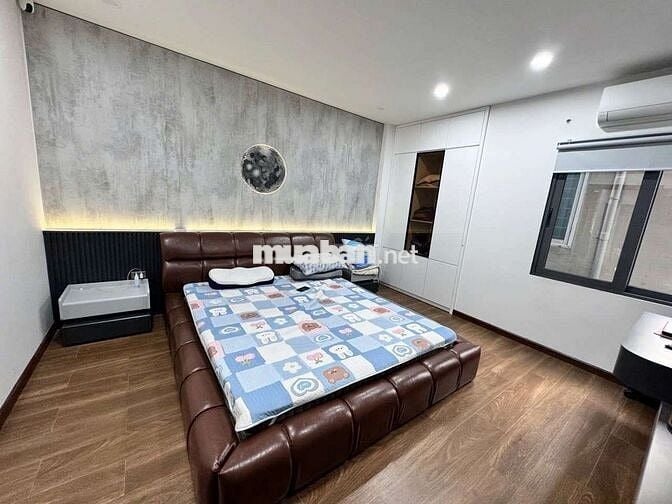 Việt Hưng - Nhà 60m2-  5 Tầng, Thang Máy. - Gara -Full Đồ - 16,5Tr