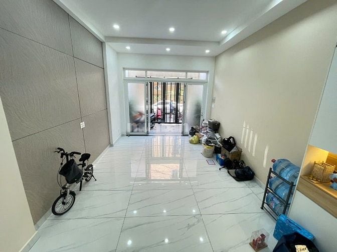 Cho thuê nhà Hẻm 8m Đường Thành Thái, Q.10 - 4m x 20m. Full nội thất