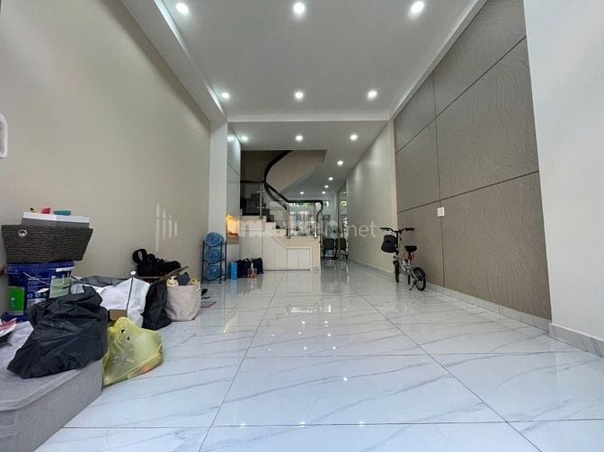 Cho thuê nhà Hẻm 8m Đường Thành Thái, Q.10 - 4m x 20m. Full nội thất
