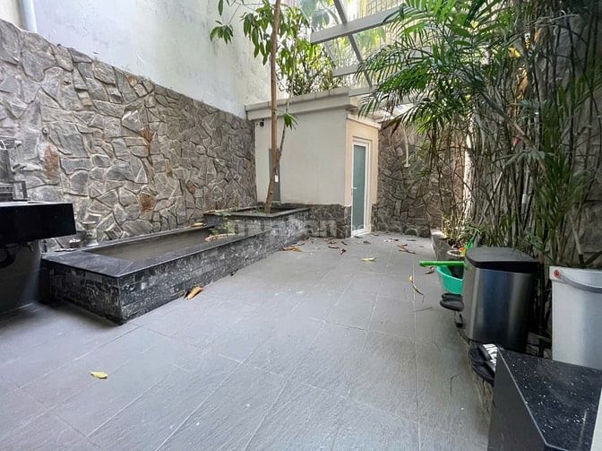 Cho thuê nhà Hẻm 8m Đường Thành Thái, Q.10 - 4m x 20m. Full nội thất