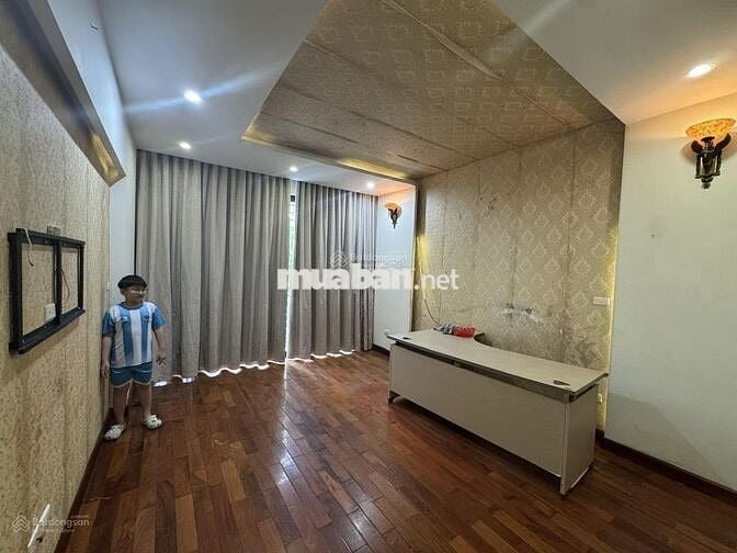 Cho thuê nhà ngõ 78 Duy Tân - DT 50Mx 6 Tầng, mỗi tầng chia 2P và 1 wc