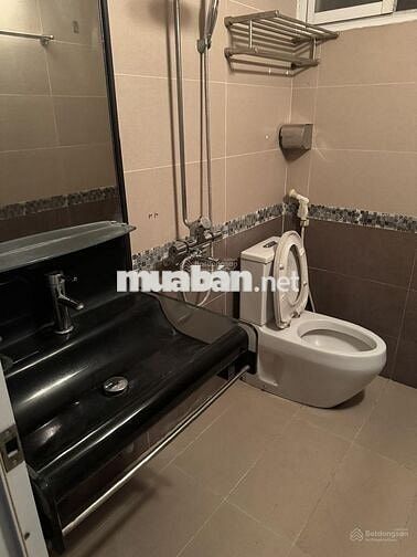Cho thuê nhà ngõ 78 Duy Tân - DT 50Mx 6 Tầng, mỗi tầng chia 2P và 1 wc