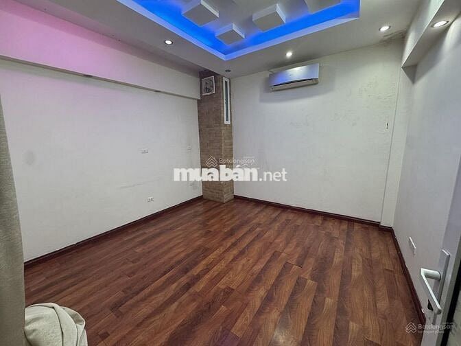 Cho thuê nhà ngõ 78 Duy Tân - DT 50Mx 6 Tầng, mỗi tầng chia 2P và 1 wc