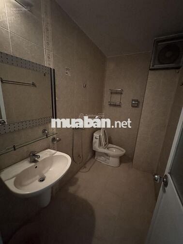 Cho thuê nhà ngõ 78 Duy Tân - DT 50Mx 6 Tầng, mỗi tầng chia 2P và 1 wc