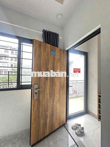 PHÒNG TRỐNG BAN CÔNG RỘNG NGAY CẦU TÂN THUẬN