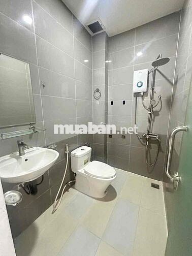 PHÒNG TRỐNG BAN CÔNG RỘNG NGAY CẦU TÂN THUẬN