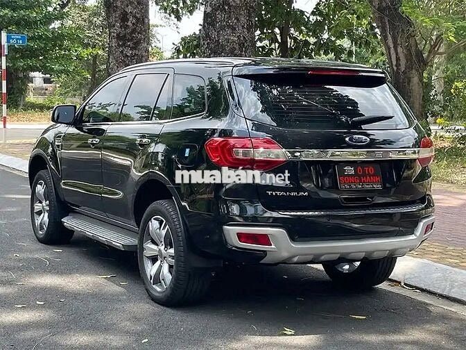 Everest 2017 4x2 Titanium Đen nhập Thái