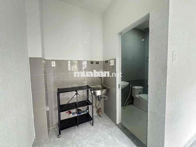 PHÒNG TRỐNG BAN CÔNG RỘNG NGAY CẦU TÂN THUẬN