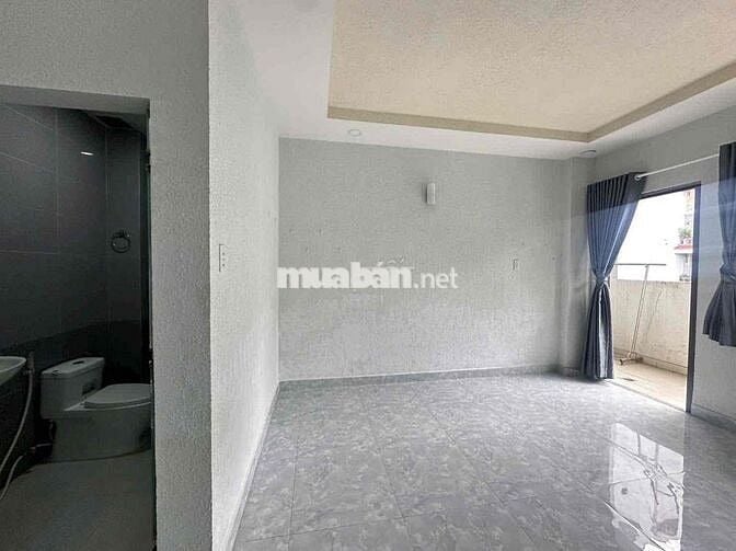 PHÒNG TRỐNG BAN CÔNG RỘNG NGAY CẦU TÂN THUẬN