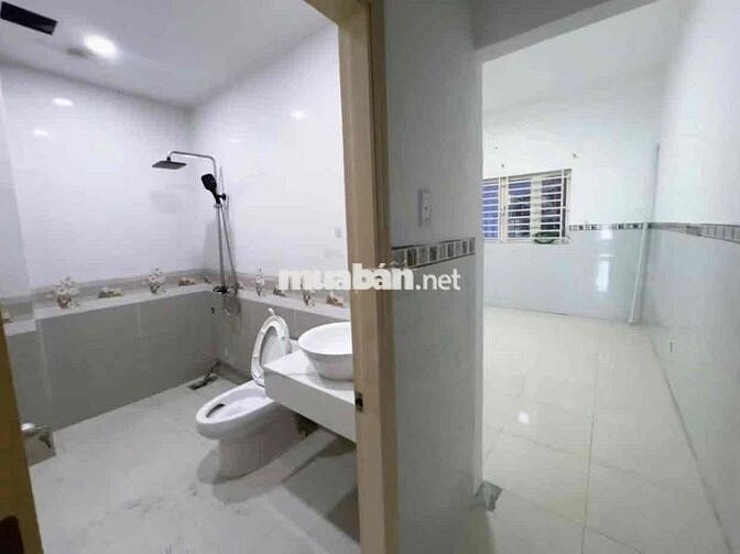 Nhà Mặt Tiền Kinh Doanh khu Tên Lửa Sầm Uất 3 Lầu, 7 Phòng,Mới sơn sửa