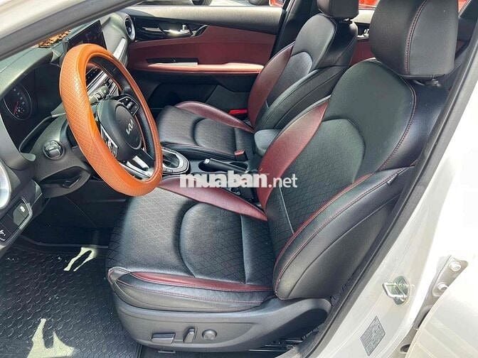 🌺🌺 Kia K3 Premium 2023 32000 km Trắng