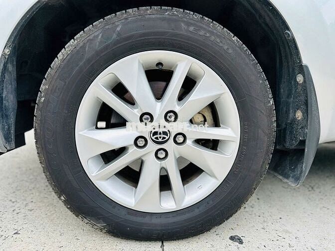 Toyota Innova 2.0 E MT 2018 Số sàn Bạc