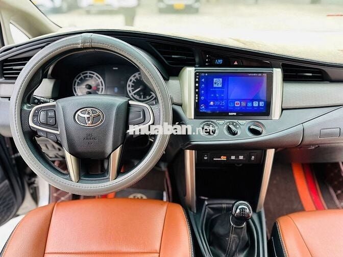 Toyota Innova 2.0 E MT 2018 Số sàn Bạc