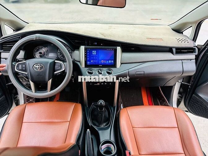 Toyota Innova 2.0 E MT 2018 Số sàn Bạc