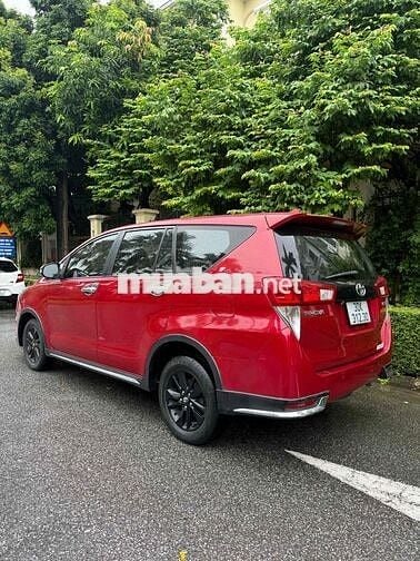 Toyota Innova 7 chỗ Xăng màu Đỏ