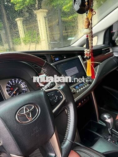 Toyota Innova 7 chỗ Xăng màu Đỏ