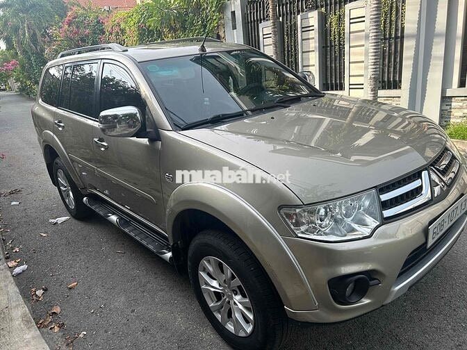 Mitsubishi Pajero Sport 7 chỗ Tự động Xăng Vàng cá
