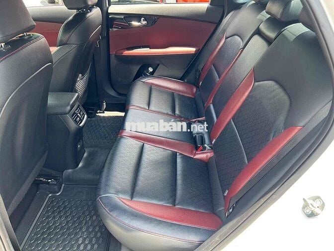 🌺🌺 Kia K3 Premium 2023 32000 km Trắng