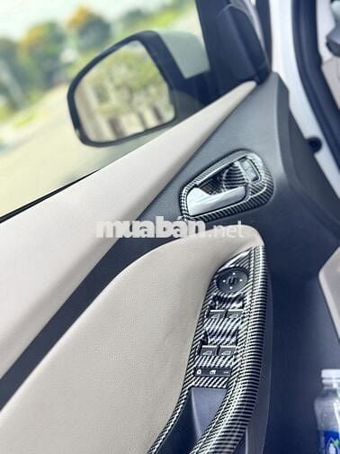 Ford Focus RS Thể thao màu Trắng