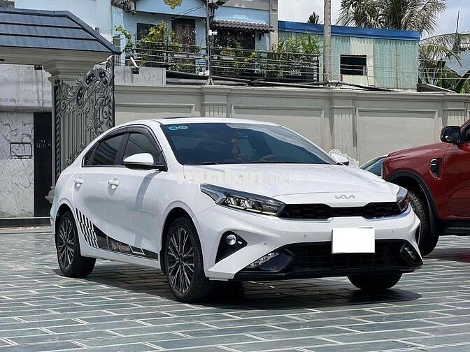 🌺🌺 Kia K3 Premium 2023 32000 km Trắng