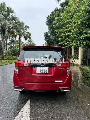 Toyota Innova 7 chỗ Xăng màu Đỏ