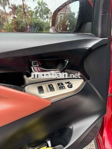 Toyota Innova 7 chỗ Xăng màu Đỏ