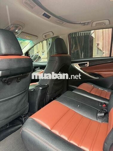 Toyota Innova 7 chỗ Xăng màu Đỏ