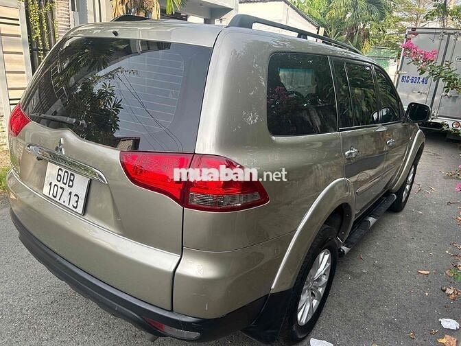 Mitsubishi Pajero Sport 7 chỗ Tự động Xăng Vàng cá
