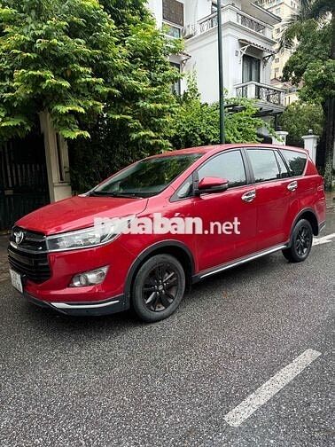 Toyota Innova 7 chỗ Xăng màu Đỏ