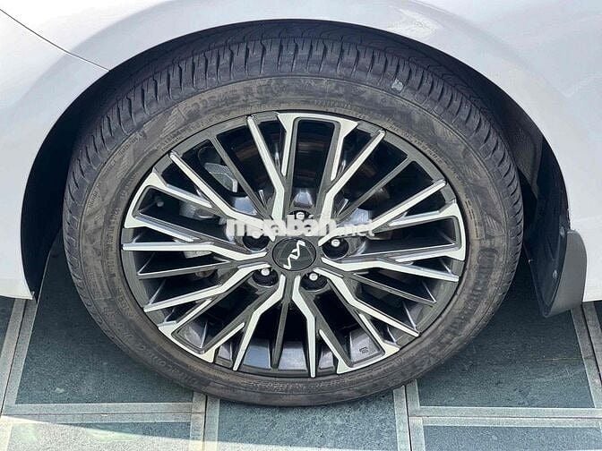 🌺🌺 Kia K3 Premium 2023 32000 km Trắng